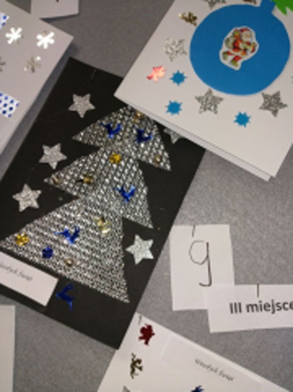 Galeria zawiera 8 zdjęć przedstawiających karki świąteczne.