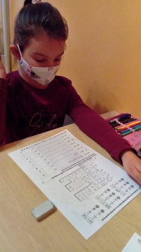 uczeń rozwiązuje kartę pracy