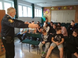 Uczniowie i strażnicy Straży Miejskiej w Rabce