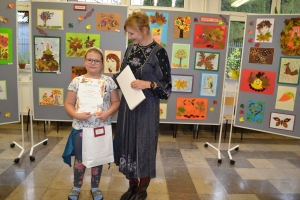 Zdjęcia przedstawiające prace i uczestników konkursu plastycznego