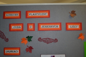 Zdjęcia przedstawiające prace i uczestników konkursu plastycznego