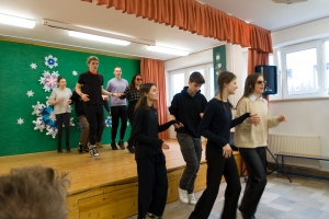 Grupa uczniów z Polski, Węgier, Litwy i Północnej Macedonii biorącej udział w projekcie „Humanity above all