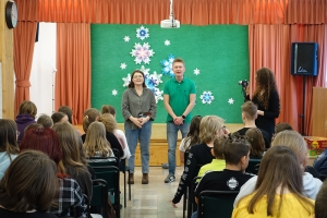 Grupa uczniów z Polski, Węgier, Litwy i Północnej Macedonii biorącej udział w projekcie „Humanity above all