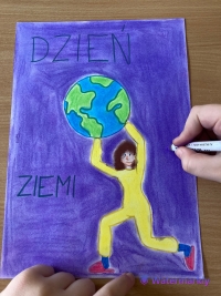 Zdjęcie prezentujące pracę uczniów z okazji światowego dnia ziemi w 2023