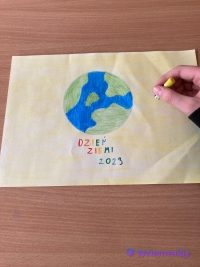 Zdjęcie prezentujące pracę uczniów z okazji światowego dnia ziemi w 2023