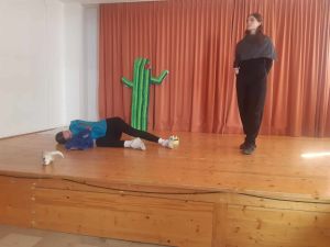 uczniowie na wystąpieniu - Theater for tolerance