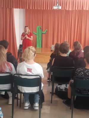 uczniowie na wystąpieniu - Theater for tolerance