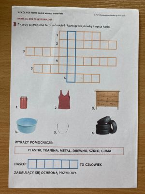 zdjęcie przedstawiające kartkę z krzyżówką